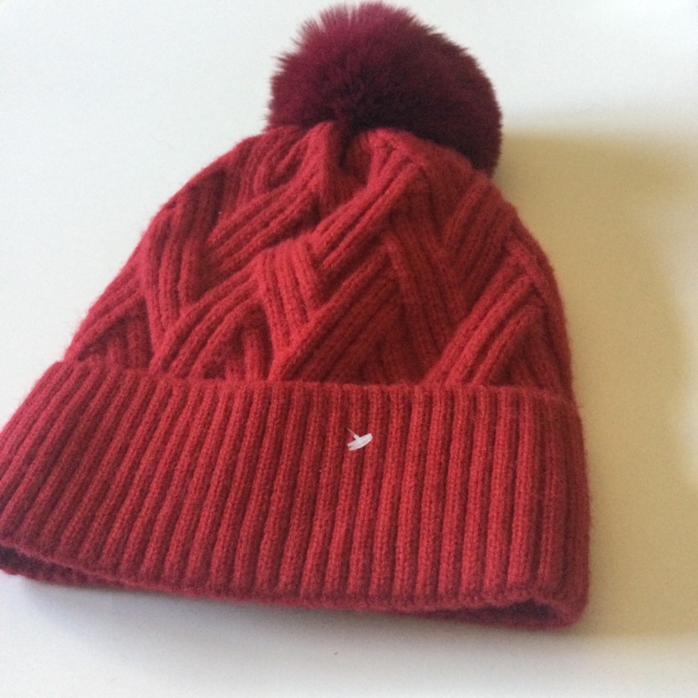 NATASHA RIB KNIT CUFFED BEANIE WITH FAUX FUR POM FLEECE LINED RED OS NWOT